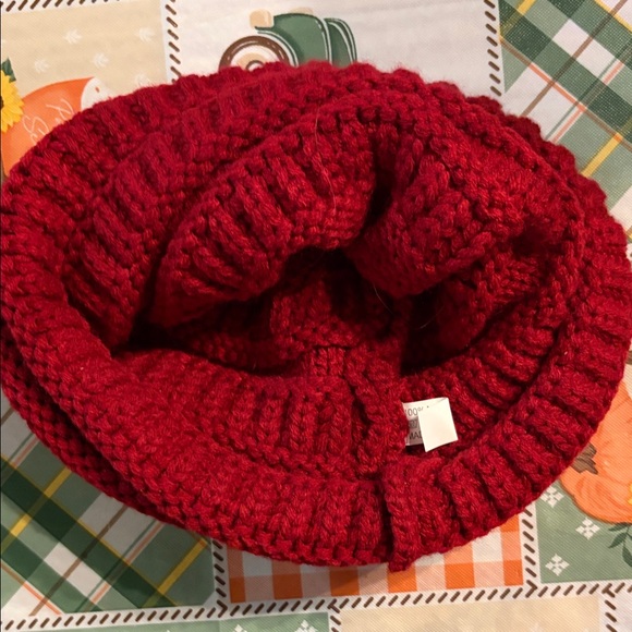 Women’s C.C. Beanie - Picture 2 of 3